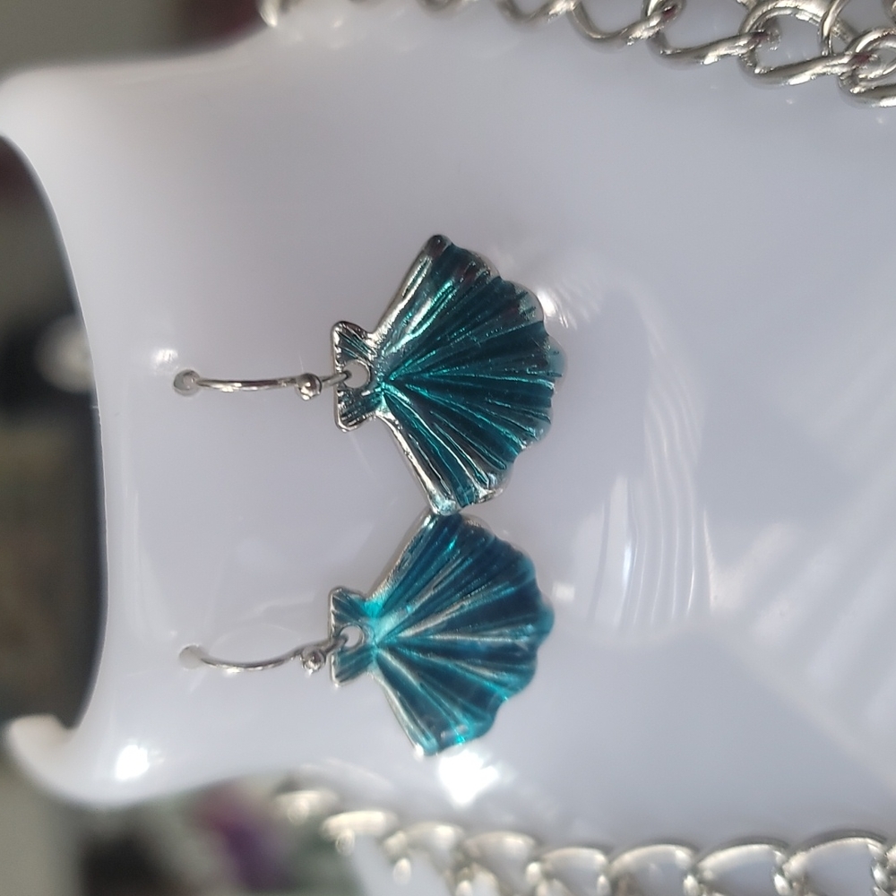 (NWT) Artisanal Blue & Silver Shell Design Crystal Accent Necklace Set.Y - Picture 3 of 6